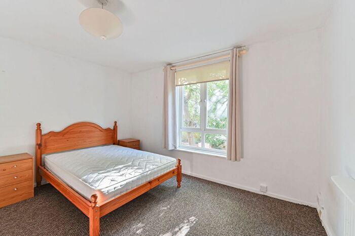 4 Bedroom Property To Rent In Haselrigge Road, Clapham, London, SW4