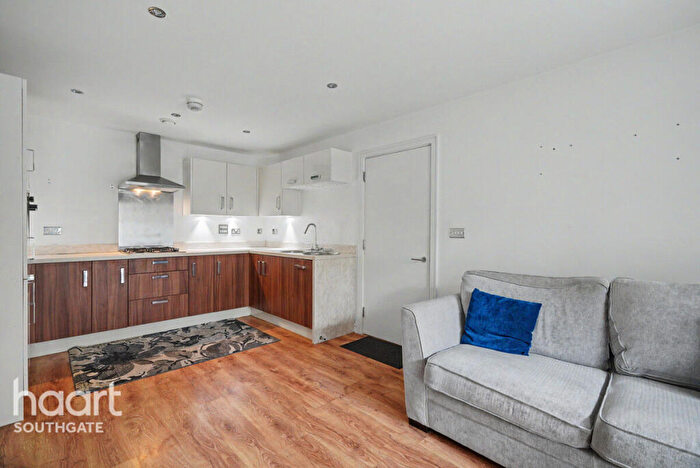 1 Bedroom Apartment For Sale In Cromie Close, London, N13