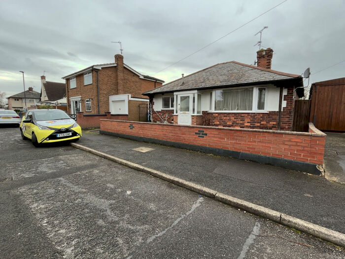 2 Bedroom Bungalow To Rent In Westwood Drive, Derby., DE24