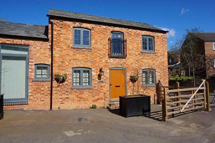 2 Bedroom Barn Conversion To Rent In Rushden Road, Wymington, NN10