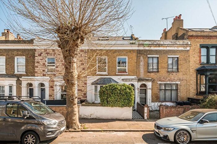 2 Bedroom Flat To Rent In Chippendale Street, Clapton, E5