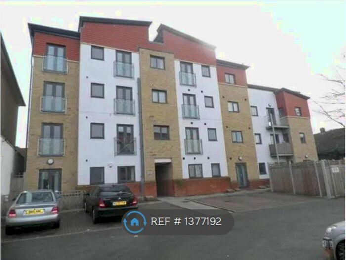 2 Bedroom Flat To Rent In Bluecoats Yard, Maidstone, ME15
