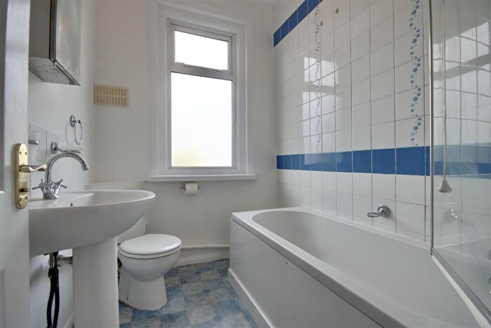 2 Bedroom Flat For Sale In Northern Parade, Portsmouth, PO2