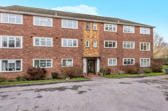 2 Bedroom Apartment To Rent In Virginia Water, Surrey, GU25
