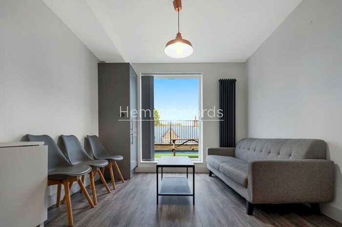 3 Bedroom Apartment To Rent In Brick Lane, Shoreditch, E1