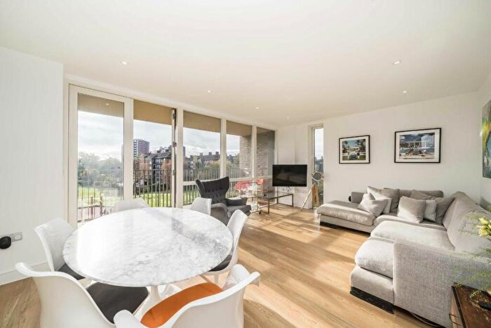 2 Bedroom Flat To Rent In Stead Street, Kennington, SE17