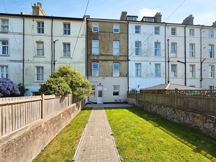 2 Bedroom Flat For Sale In Marine Parade, Hythe, CT21