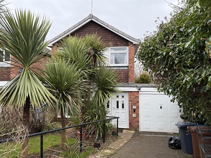 3 Bedroom Detached House For Sale In The Eyrie, Burton-On-Trent, DE15