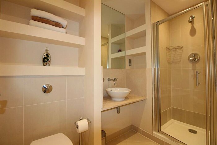 2 Bedroom Flat To Rent In Discovery Dock West, E14