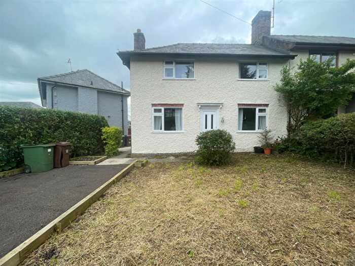 3 Bedroom Semi-Detached House For Sale In Dolby Road, Buxton, SK17
