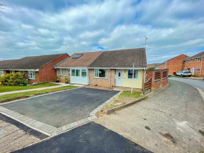 2 Bedroom Semi-Detached Bungalow To Rent In Glenarm Crescent, Lincoln, LN5