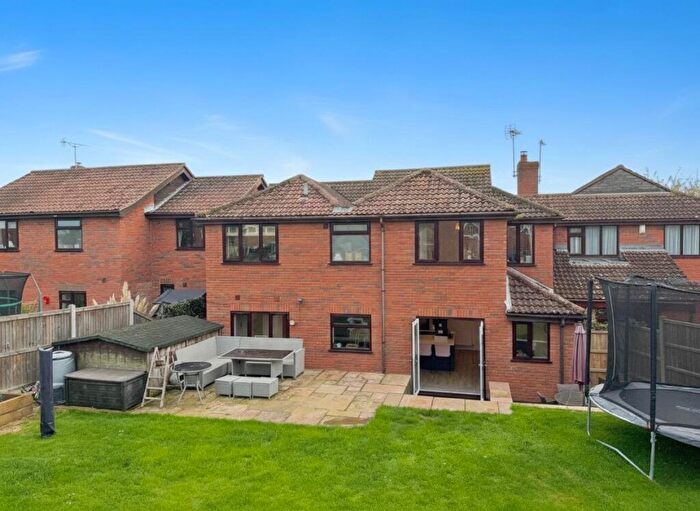 5 Bedroom Link Detached House For Sale In Singleton Close, Minster, Ramsgate, CT12