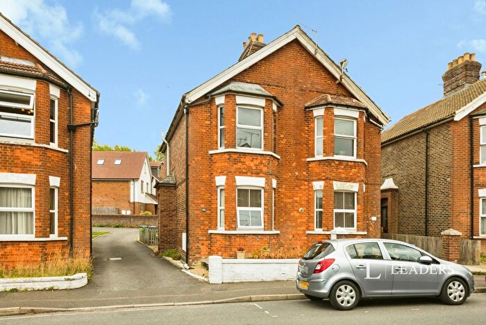 1 Bedroom Flat To Rent In De La Warr Road, East Grinstead, RH19