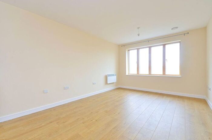 2 Bedroom Flat To Rent In Drayton Green Road, Ealing, London, W13