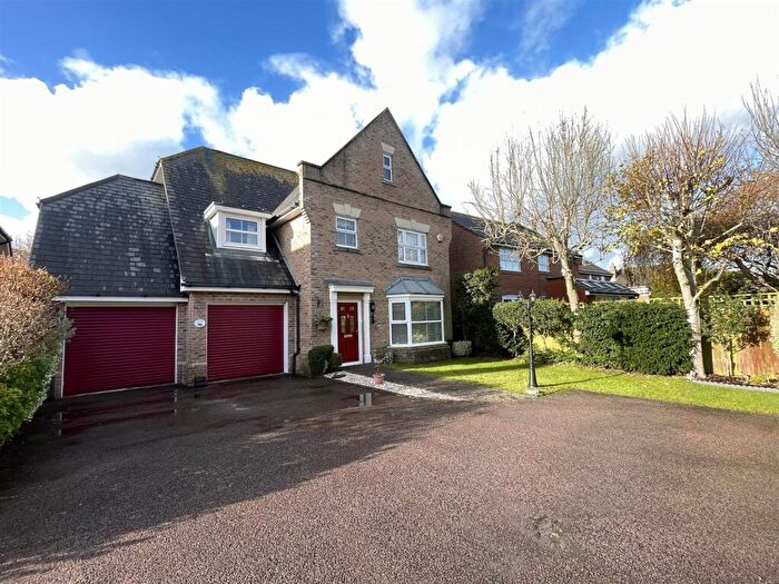 4 Bedroom Detached House For Sale In Howland Close, Eastbourne, BN23