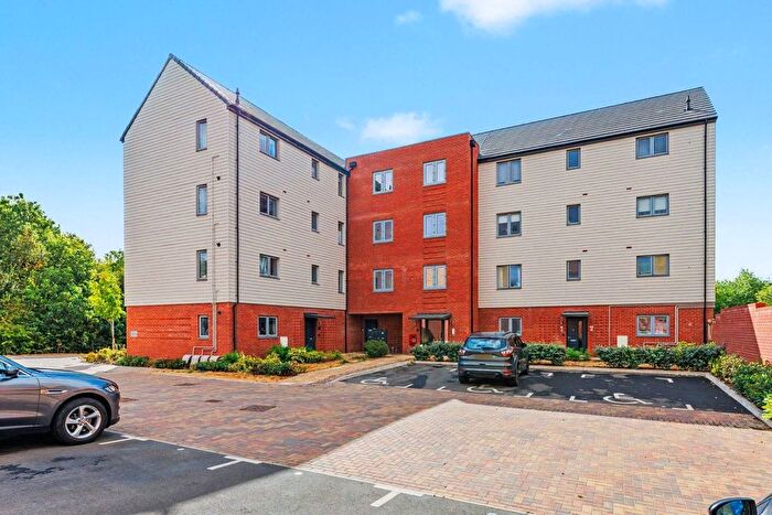 2 Bedroom Flat For Sale In Feldspar Avenue, Wellingborough, Northamptonshire, NN8