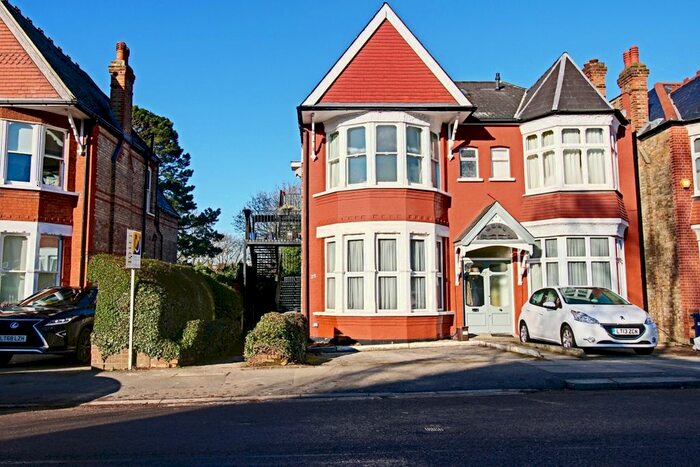 2 Bedroom Flat To Rent In Westbury Road, Woodside Park N12
