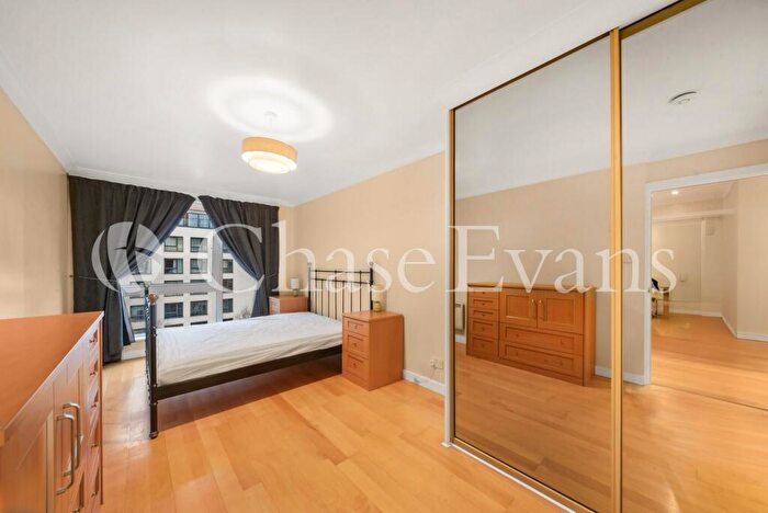 2 Bedroom Flat To Rent In Boardwalk Place, Canary Wharf, London, E14