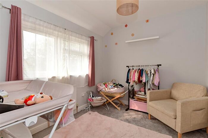 3 Bedroom Terraced House For Sale In Hilldene Avenue, Romford, Essex, RM3