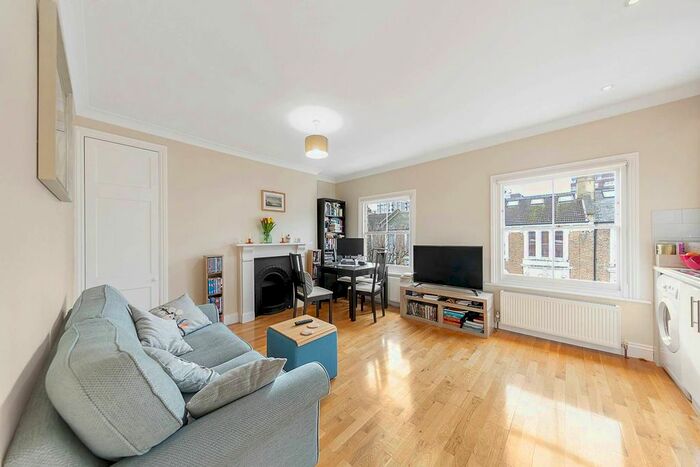 1 Bedroom Flat To Rent In Disraeli Road, East Putney, London, SW15