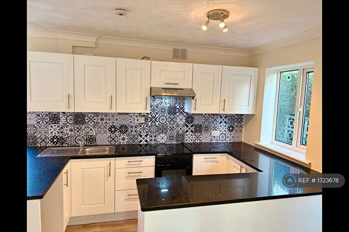 3 Bedroom Semi-Detached House To Rent In Ivanhoe Road, Edlington, Doncaster, DN12