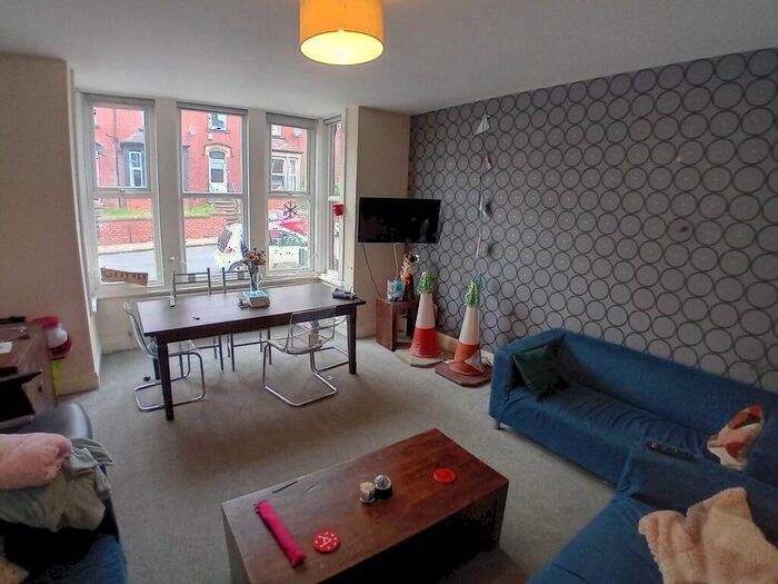 8 Bedroom Terraced House To Rent In Manor Terrace, Leeds, West Yorkshire, LS6