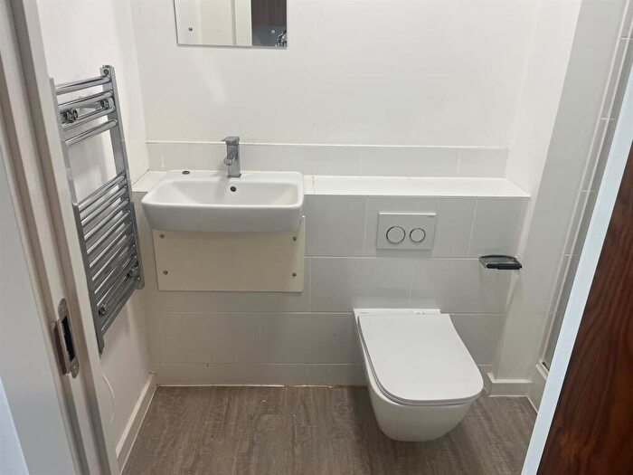 1 Bedroom Private Hall To Rent In The Silk Mill, LA2
