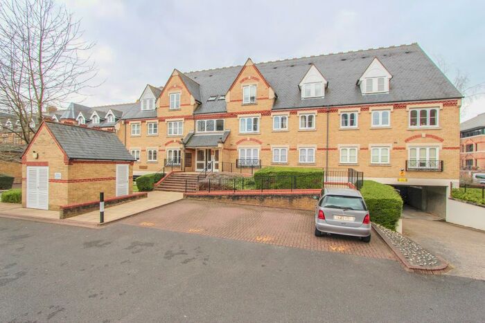 2 Bedroom Flat To Rent In Lancing House, Hallam Close, Watford, Hertfordshire, WD24