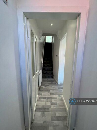 3 Bedroom Terraced House To Rent In Mere Avenue, Salford, M6