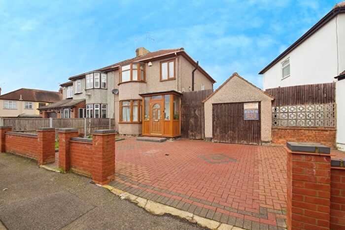 3 Bedroom Semi Detached House For Sale In Weald Way, Romford, RM7