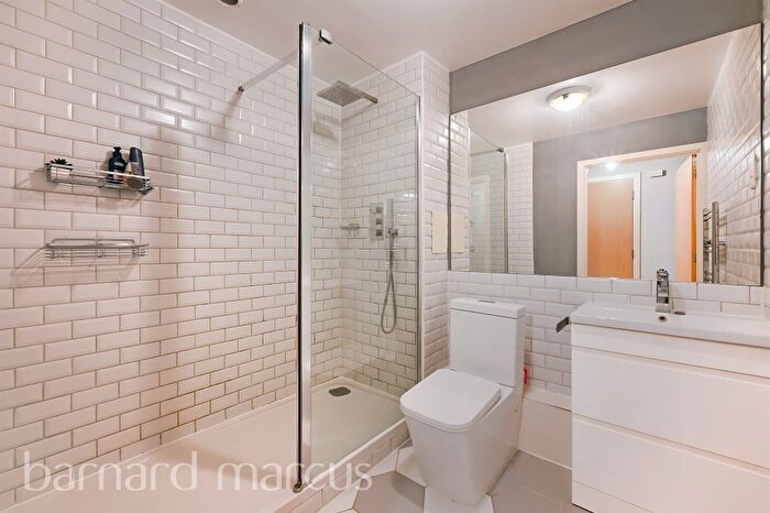 1 Bedroom Flat For Sale In Hemlock Close, London, SW16