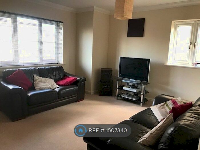 2 Bedroom Flat To Rent In Sullivan Close, Canterbury, CT1