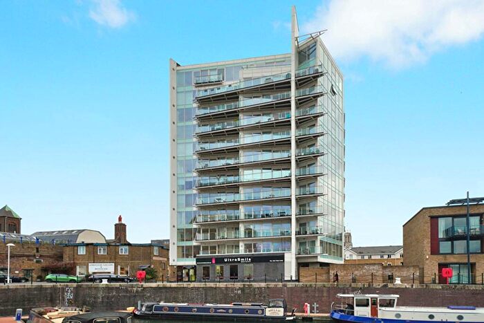 1 Bedroom Flat To Rent In Basin Approach, Canary Wharf, London, E14