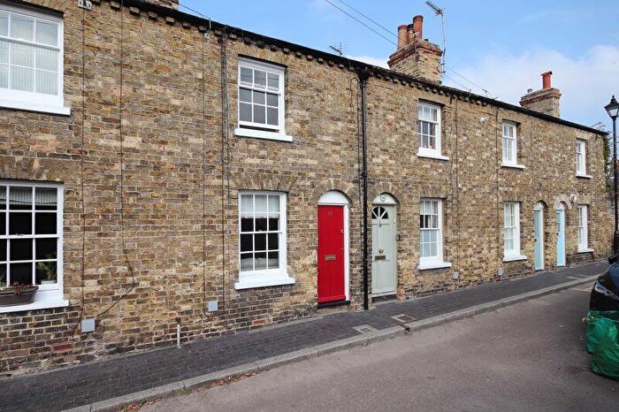 2 Bedroom Character Property For Sale In Paradise Row, Sandwich, CT13