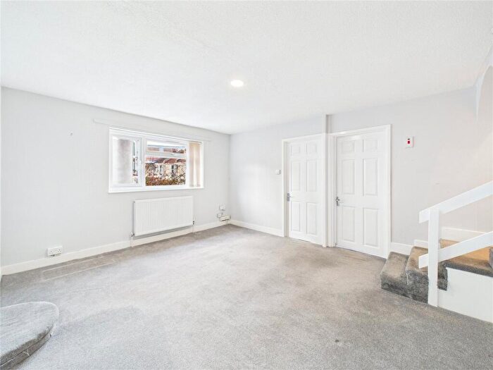 2 Bedroom Apartment For Sale In Upton Road, Bristol, BS3