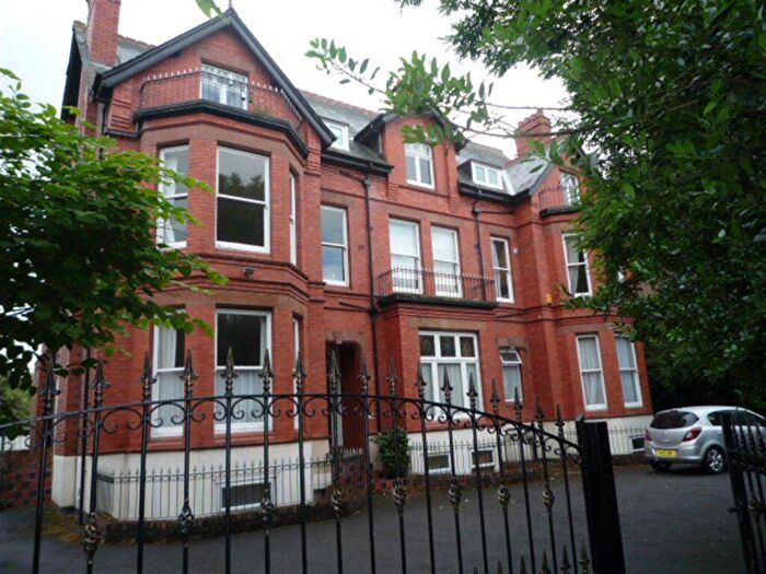2 Bedroom Apartment To Rent In Holly Grange, - Northenden Rd, Sale., M33