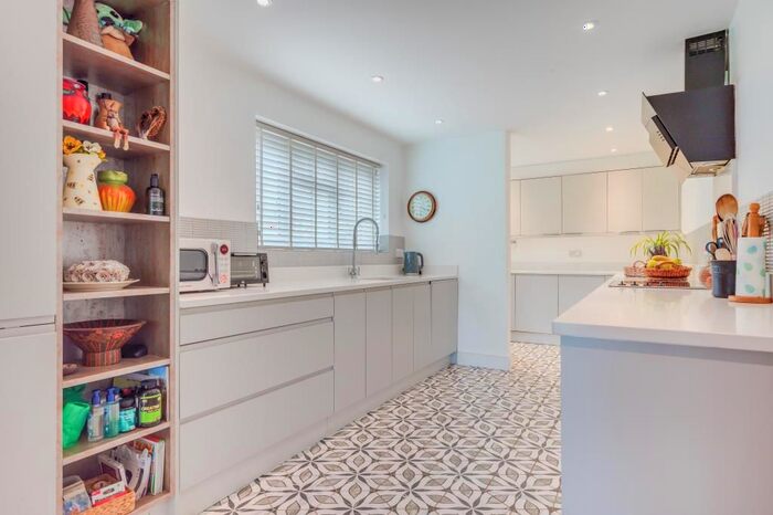 4 Bedroom Detached House For Sale In Chadlington, Oxfordshire, OX7