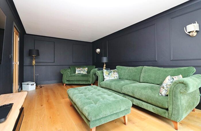 5 Bedroom Detached House For Sale In Burnetts Lane, West End, SO30