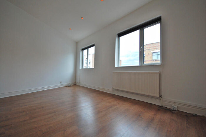 1 Bedroom Flat To Rent In Stoke Newington High Street, N16