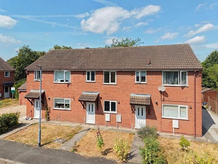 2 Bedroom Terraced House To Rent In Broadoaks Close, Chesterfield, S41