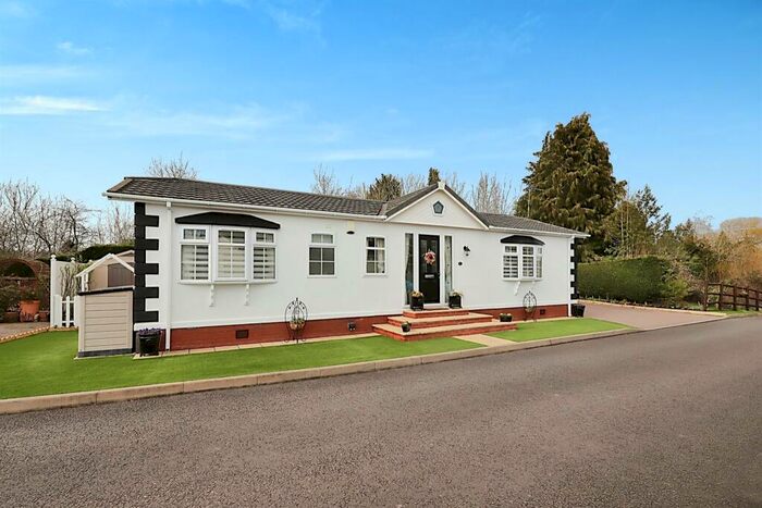 2 Bedroom Park Home For Sale In Cleobury Road, Far Forest, Kidderminster, DY14