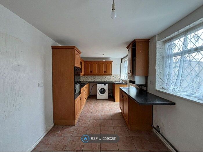 3 Bedroom Detached House To Rent In Chigwell View, Romford, RM5