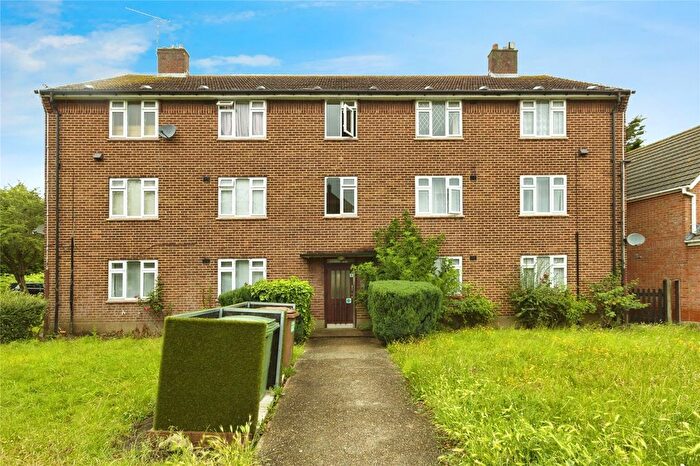 2 Bedroom Flat For Sale In Claybury Broadway, Ilford, IG5