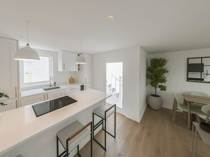 3 Bedroom Flat For Sale In Howden Street, London, SE15