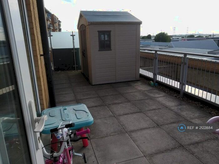 2 Bedroom Flat To Rent In Peebles Court, Croydon, CR0