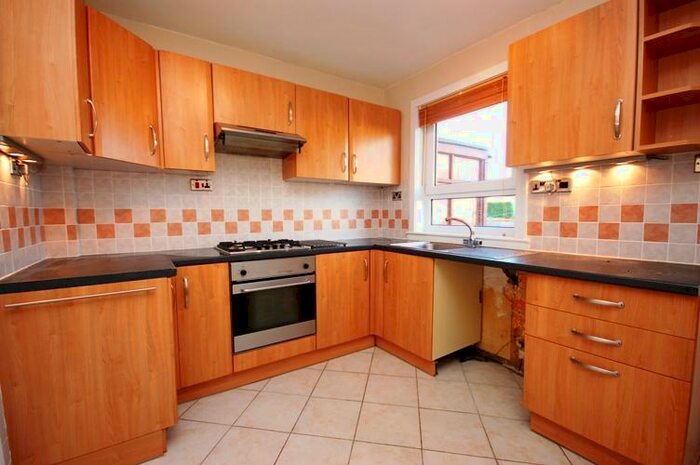3 Bedroom Flat To Rent In Gilmerton Dykes Drive Edinburgh United Kingdom, EH17