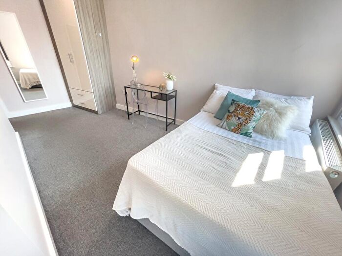 5 Bedroom Terraced House To Rent In Clarence Street, L3