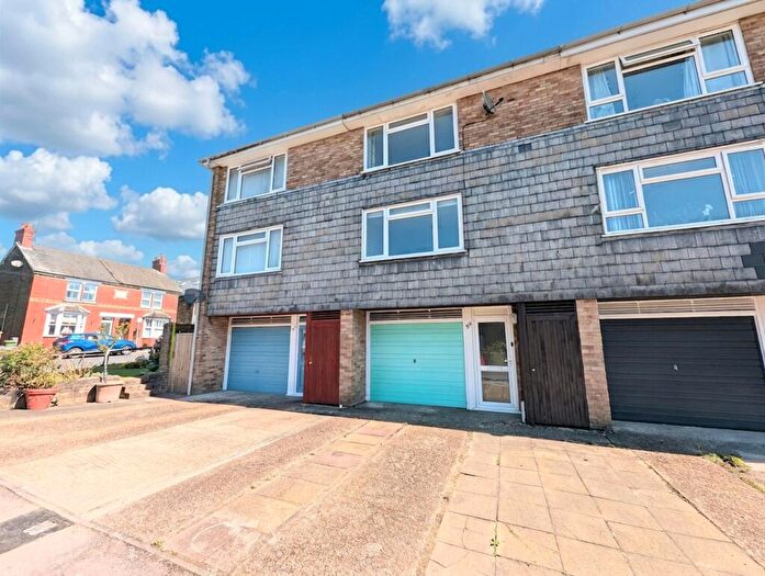 3 Bedroom Town House To Rent In Livingstone Road, Horsham, RH13