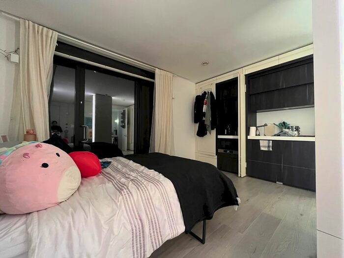 Studio To Rent In Loftus Road, Hammersmith, London, W12