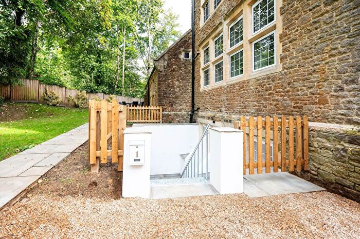 2 Bedroom Flat For Sale In Filmer Grove, Godalming, GU7